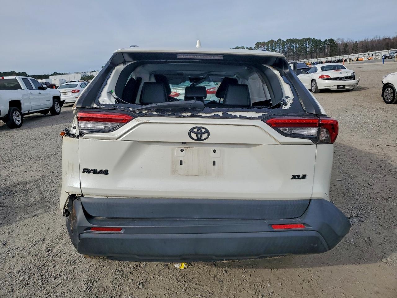 2022 TOYOTA RAV4 XLE PREMIUM photo 6
