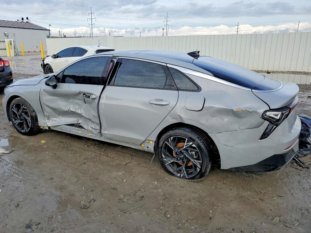 2025 KIA K5 GT LINE photo 2