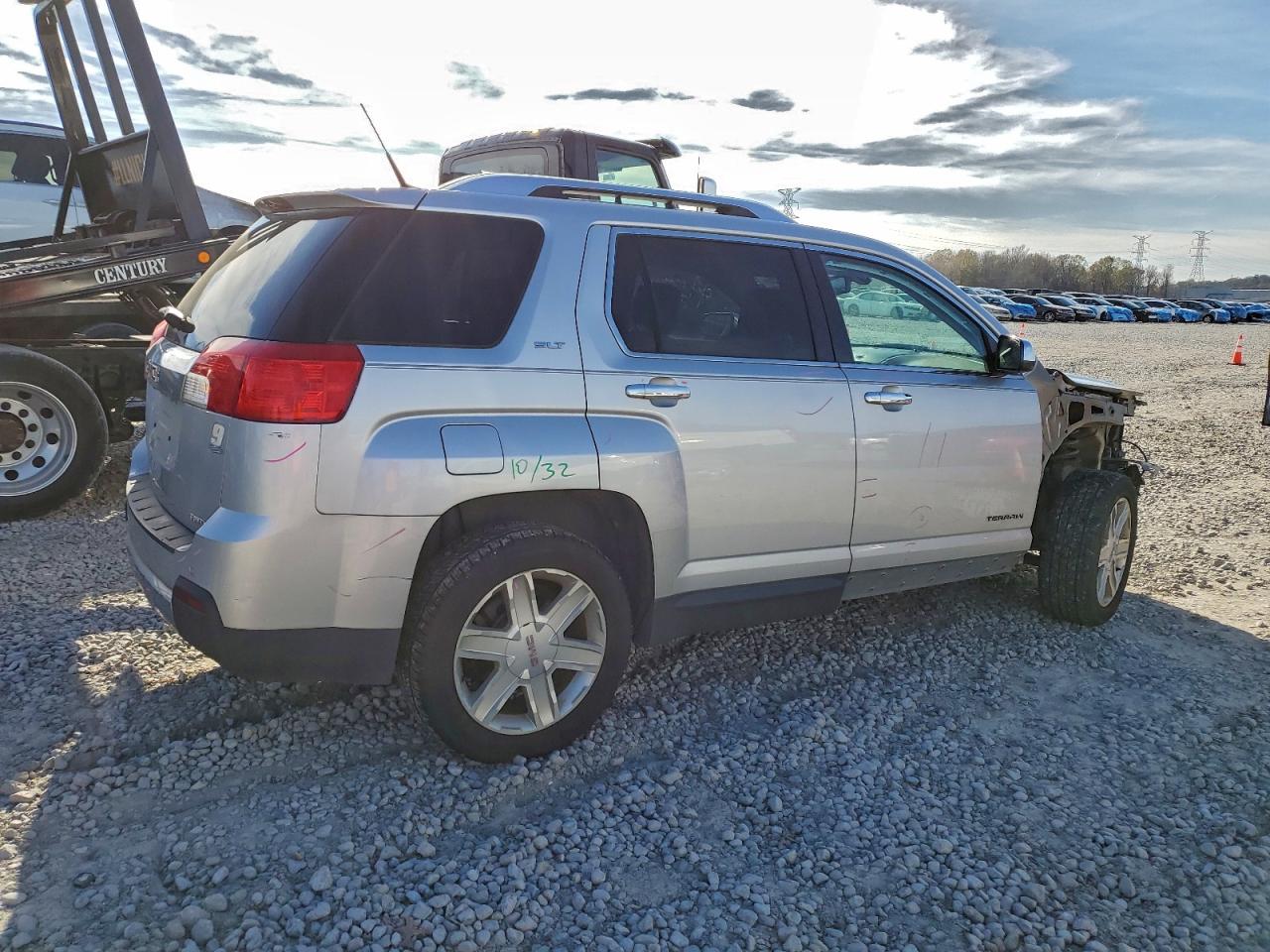 2011 GMC TERRAIN SLT photo 3