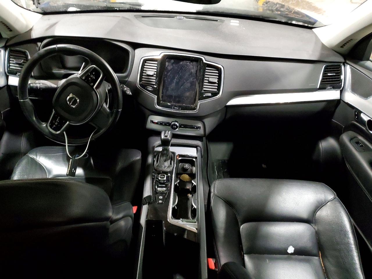 2017 VOLVO XC90 T6 photo 8