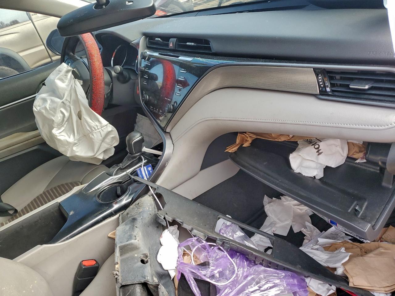 2019 TOYOTA CAMRY L photo 15
