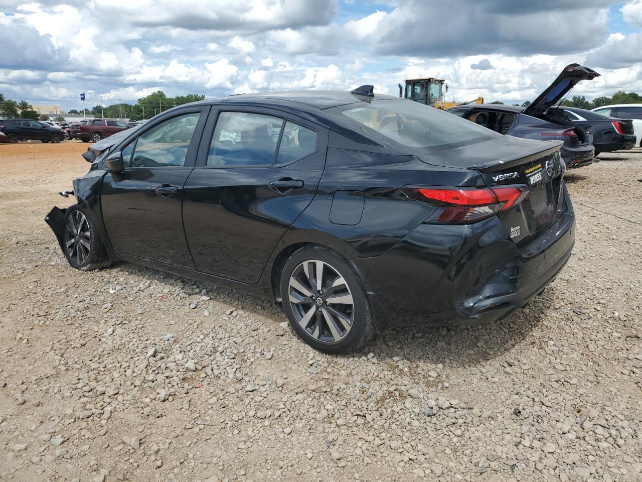 2021 NISSAN VERSA SR photo 4