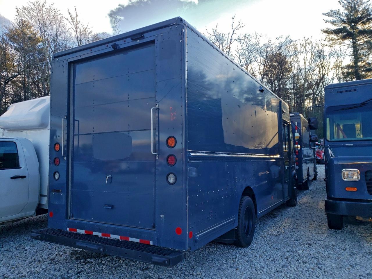 2020 FORD F59 DELIVERY TRUCK photo 3