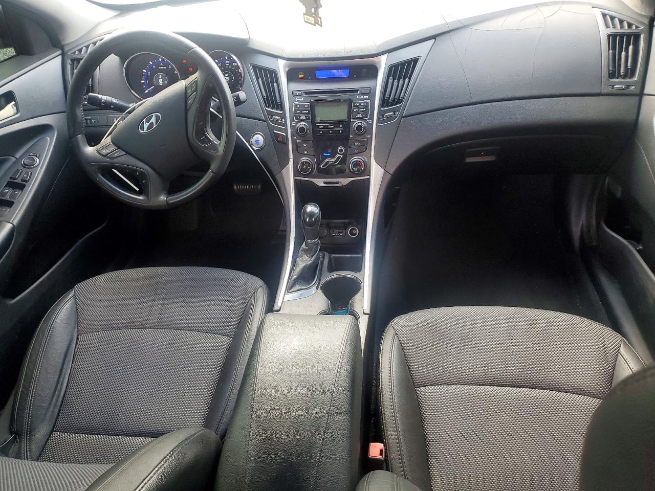 2011 HYUNDAI SONATA SE photo 8