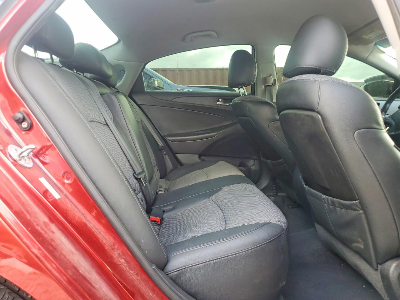 2011 HYUNDAI SONATA SE photo 10