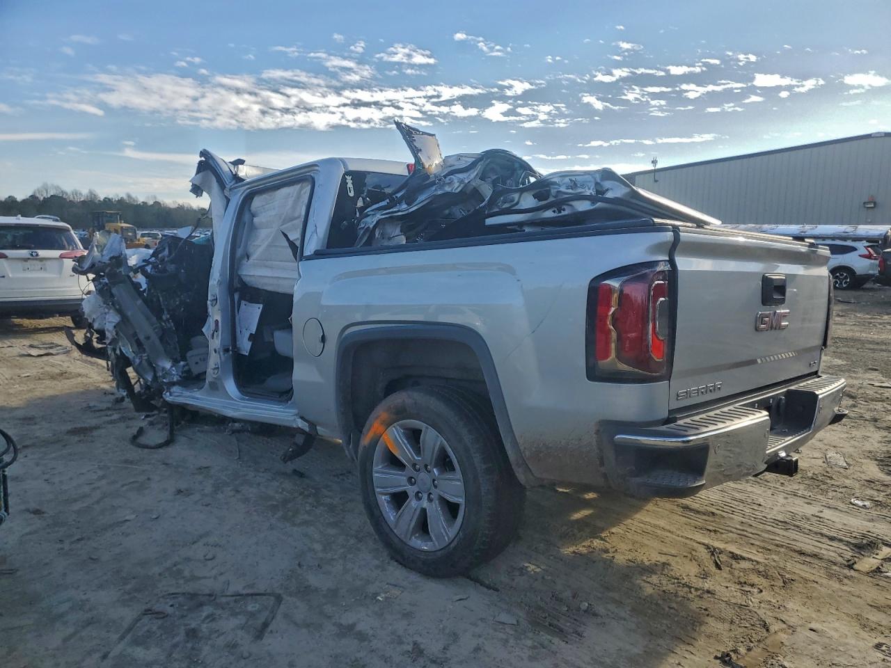 2017 GMC SIERRA K1500 SLT photo 2