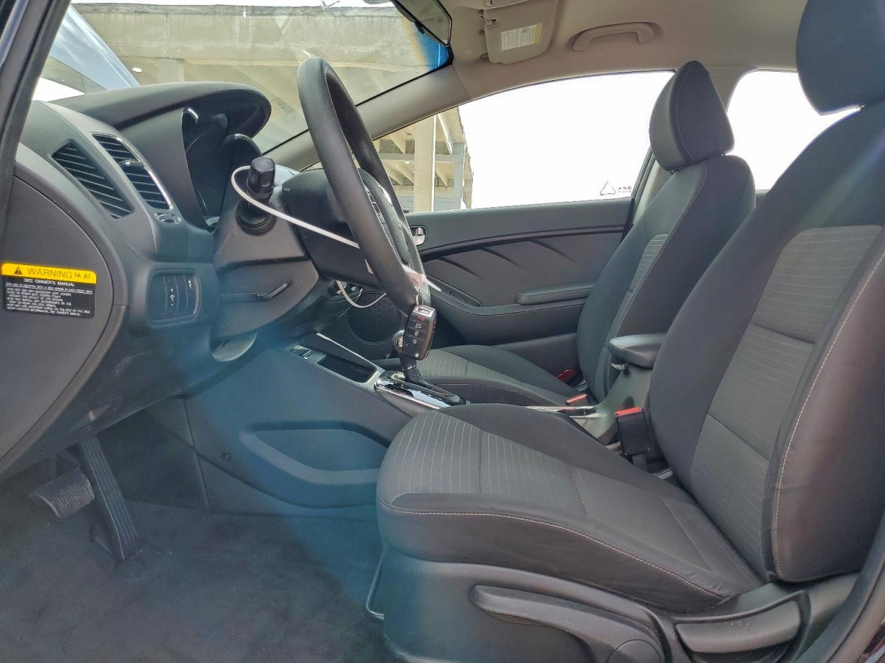 2017 KIA FORTE LX photo 13
