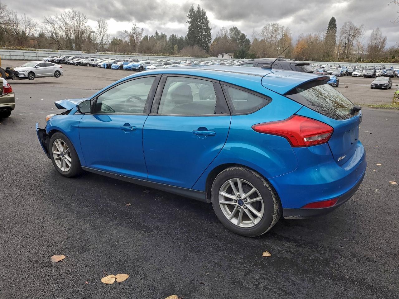 2015 FORD FOCUS SE photo 2