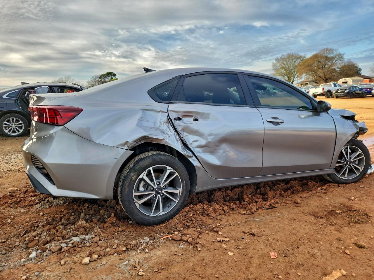 2024 KIA FORTE LX photo 3