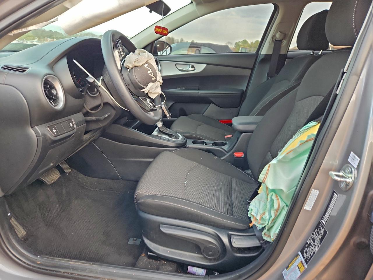 2024 KIA FORTE LX photo 7