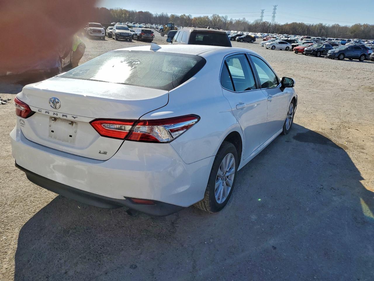 2019 TOYOTA CAMRY L photo 3