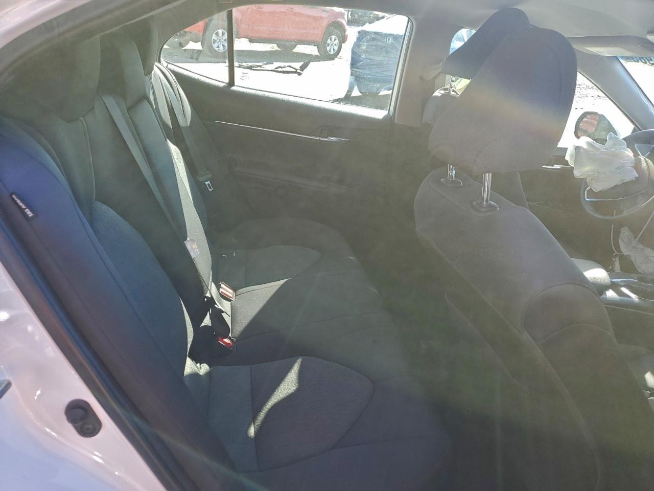 2019 TOYOTA CAMRY L photo 10