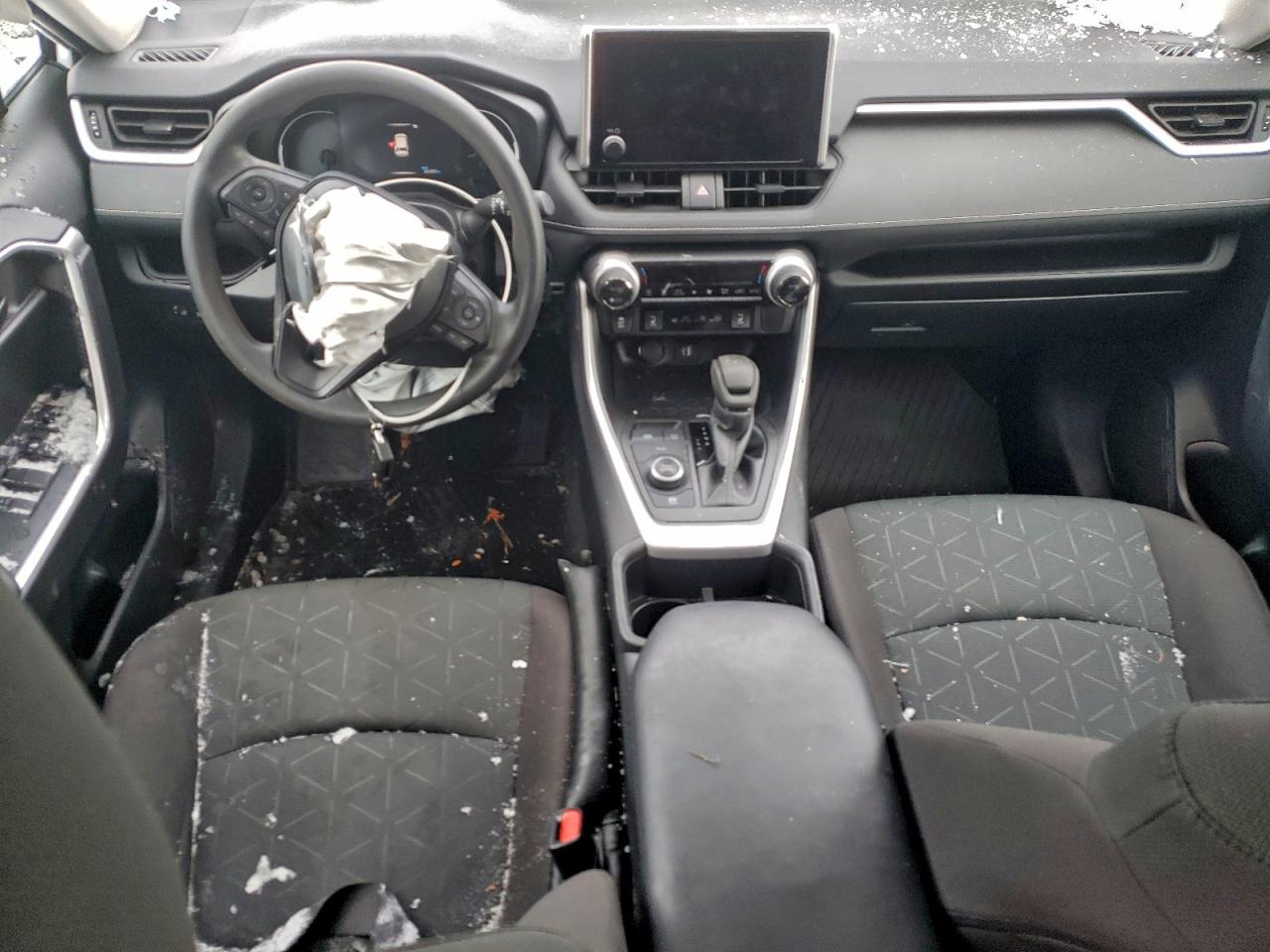 2024 TOYOTA RAV4 LE photo 8