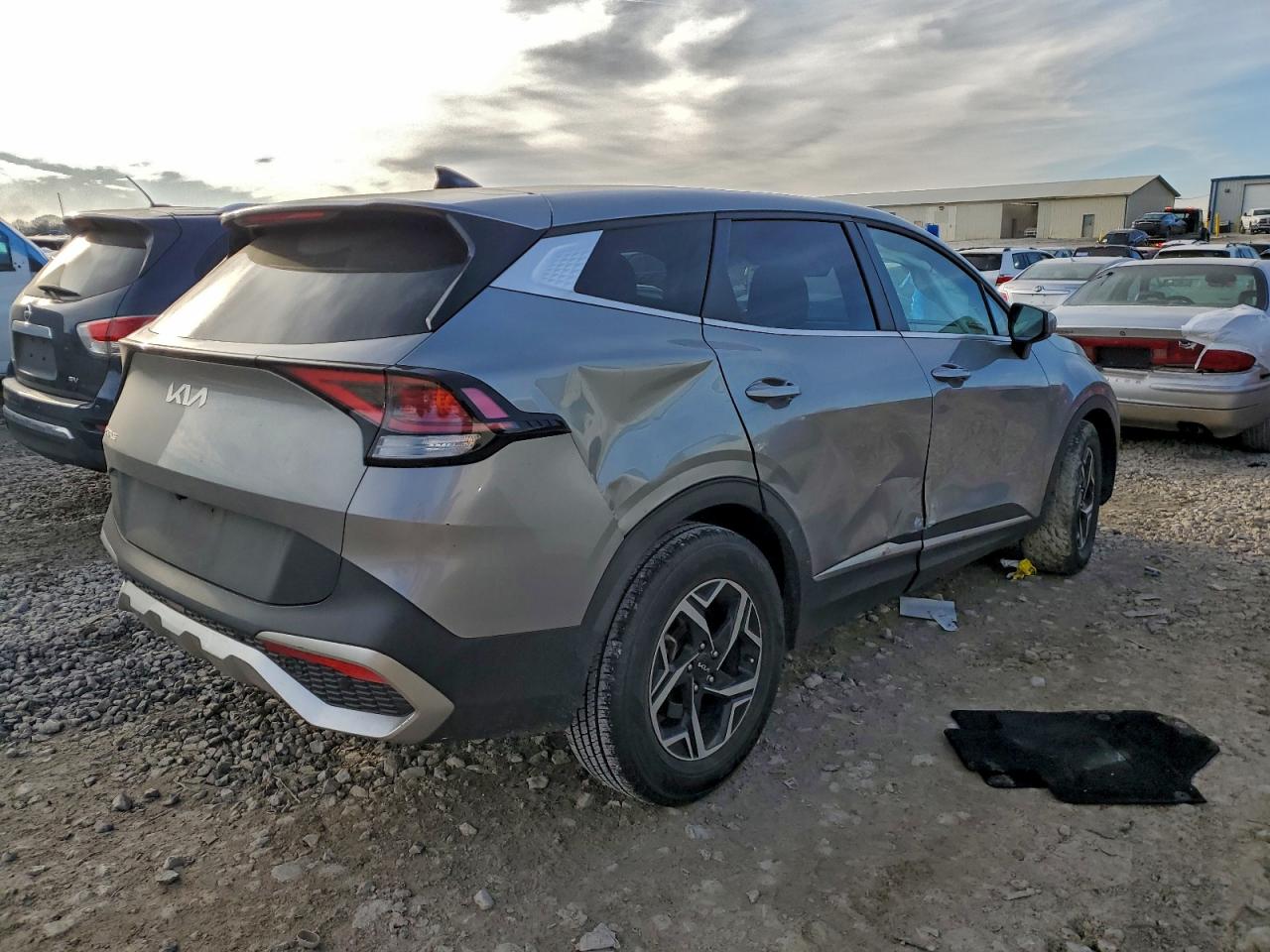 2023 KIA SPORTAGE LX photo 3