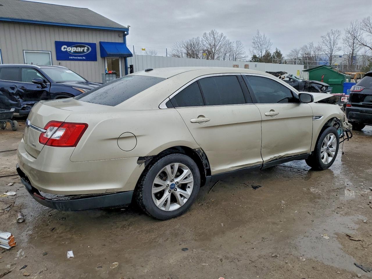 2010 FORD TAURUS SEL photo 3