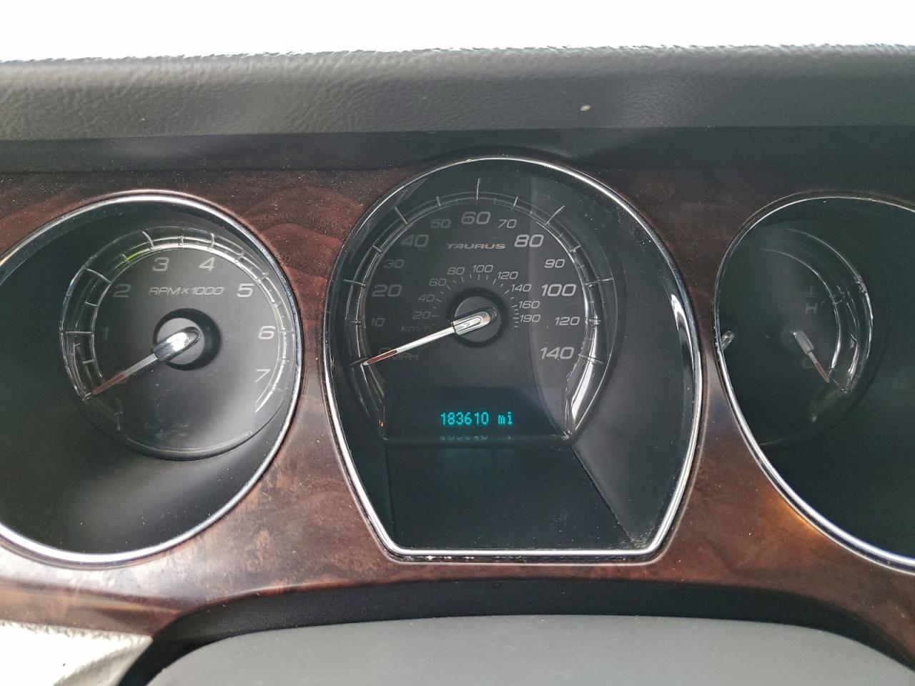 2010 FORD TAURUS SEL photo 9