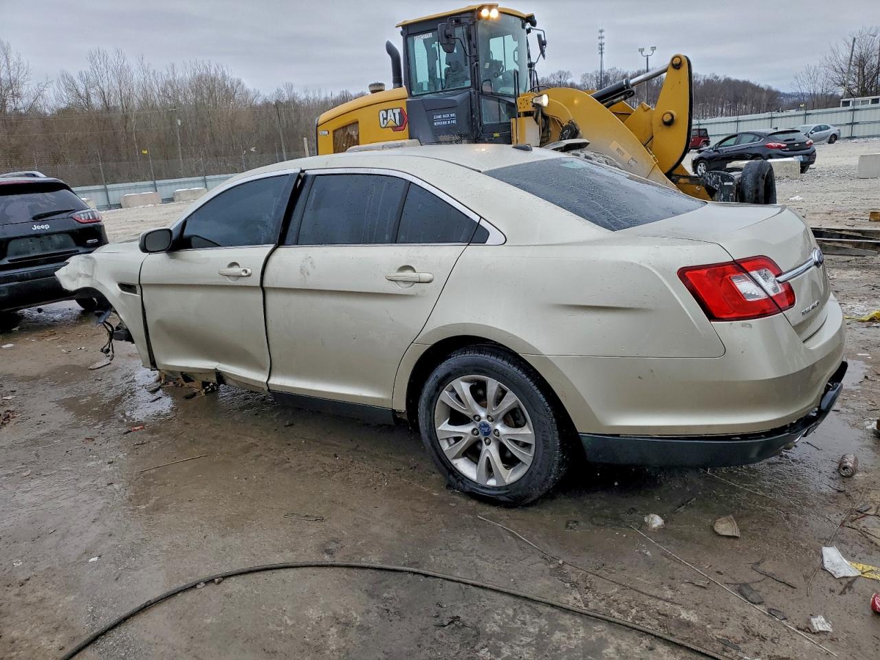2010 FORD TAURUS SEL photo 2