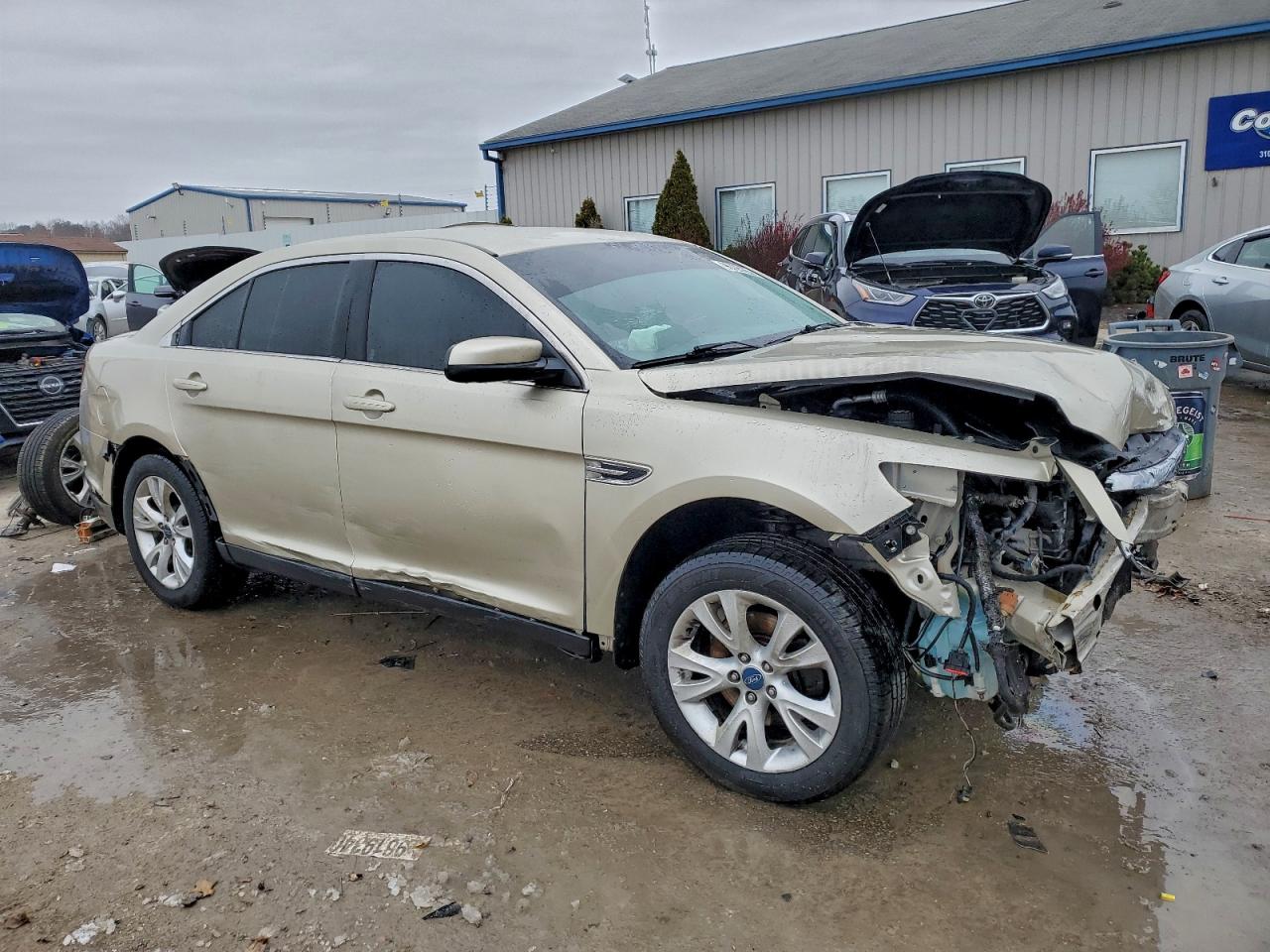 2010 FORD TAURUS SEL photo 4