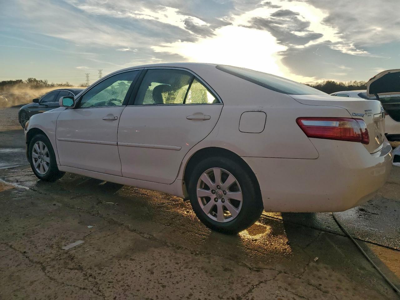 2009 TOYOTA CAMRY XLE photo 2