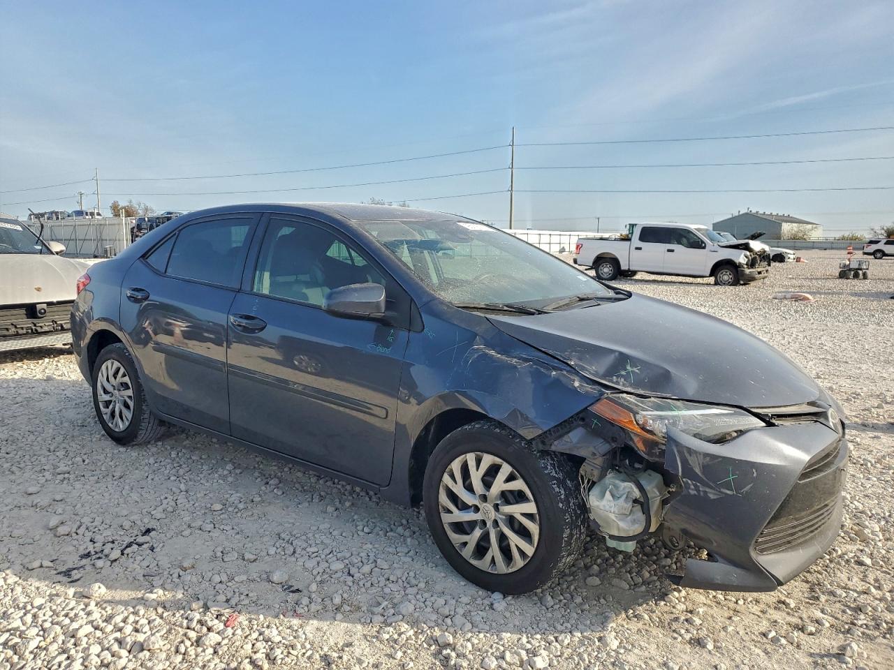 2017 TOYOTA COROLLA L photo 4