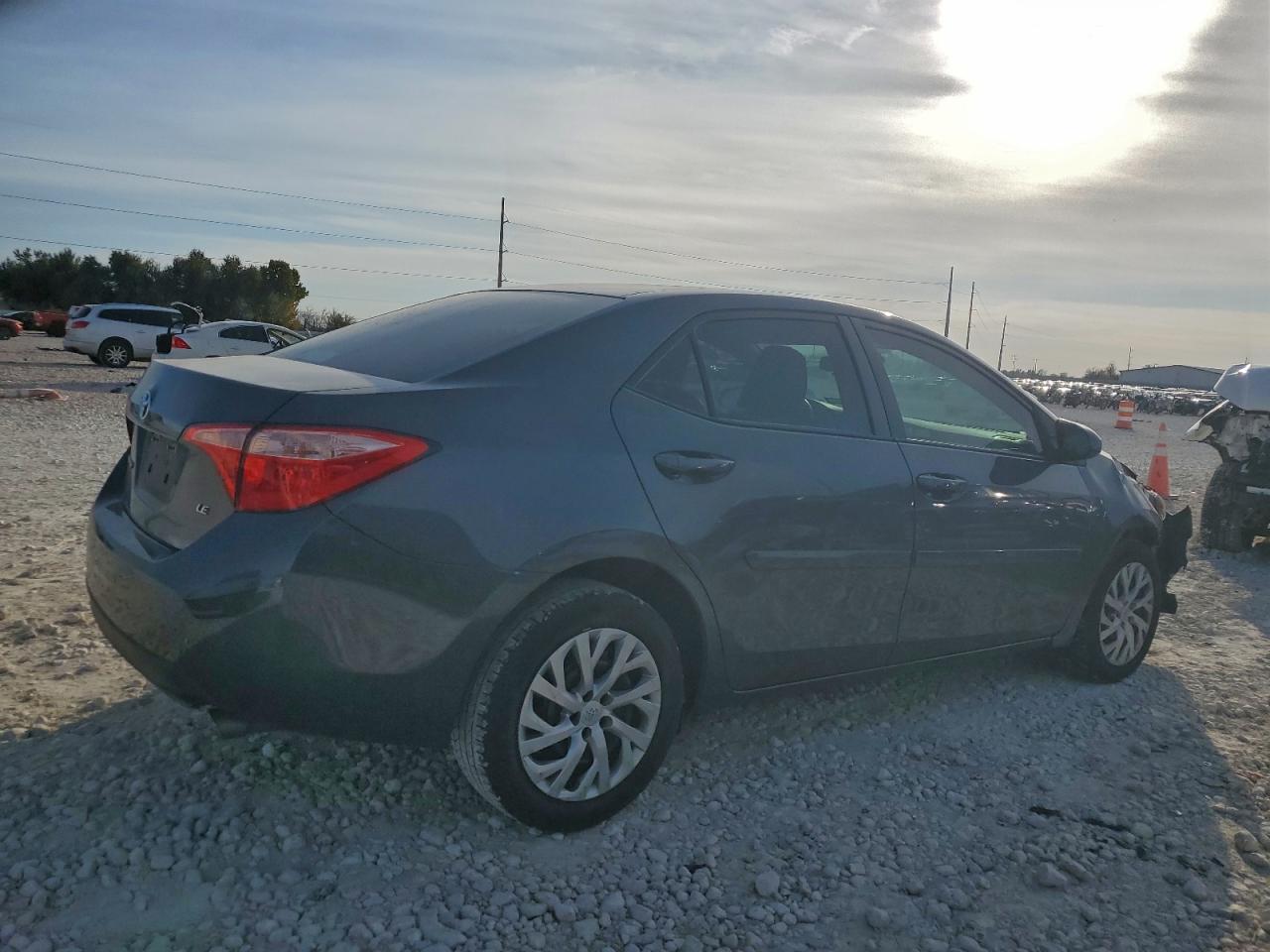 2017 TOYOTA COROLLA L photo 3