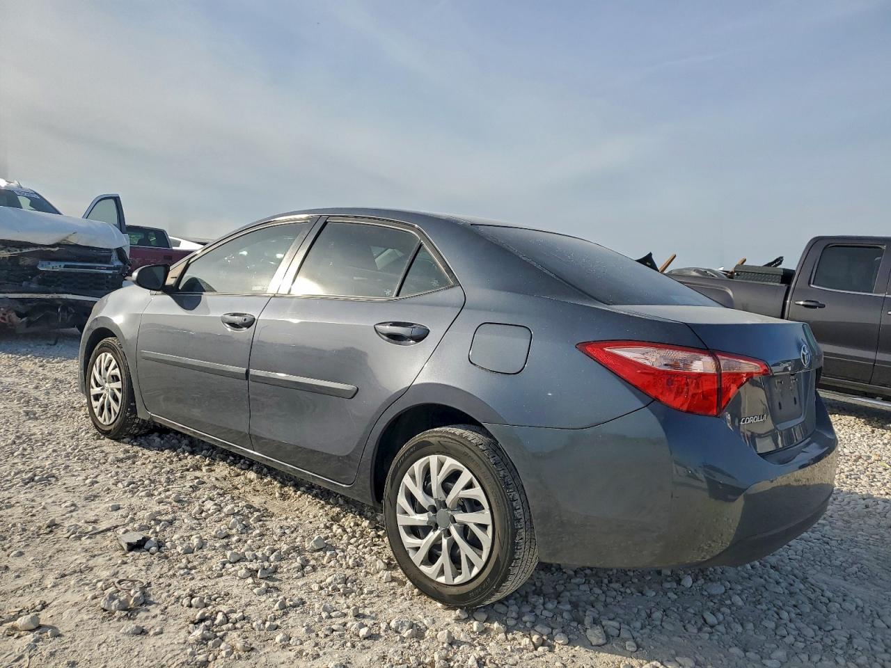 2017 TOYOTA COROLLA L photo 2