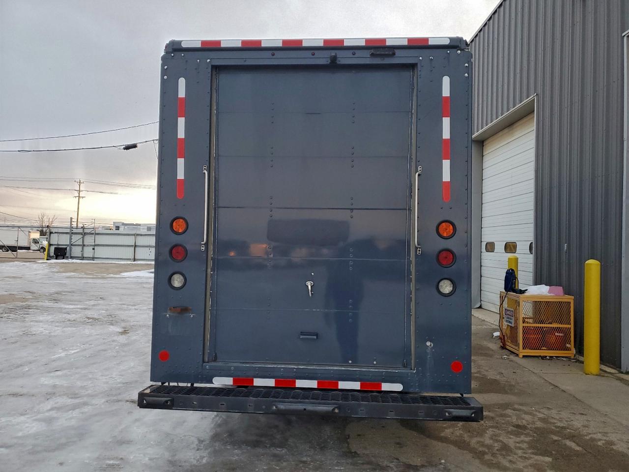 2020 FORD F59 DELIVERY TRUCK photo 6