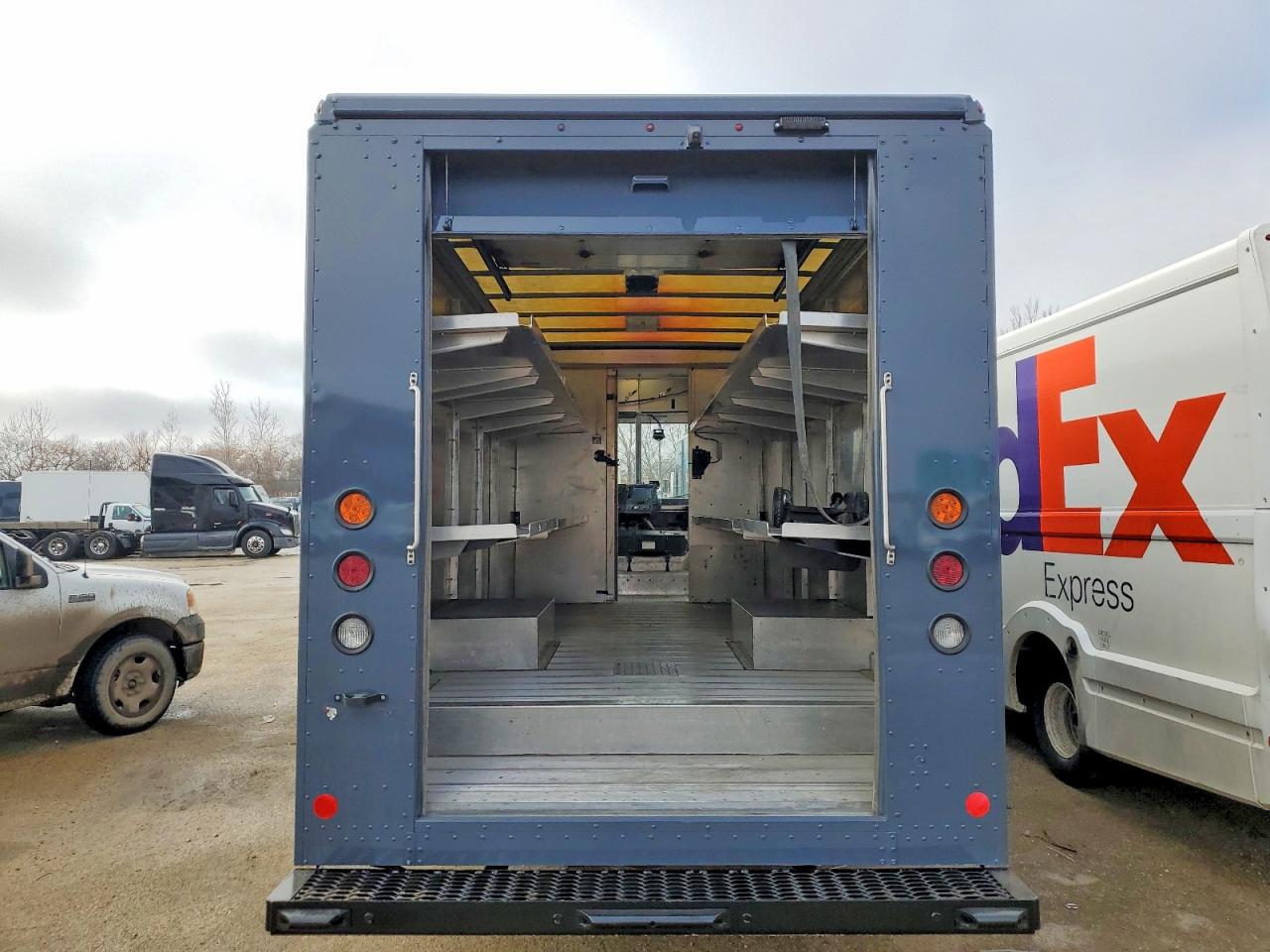 2020 FORD F59 photo 10