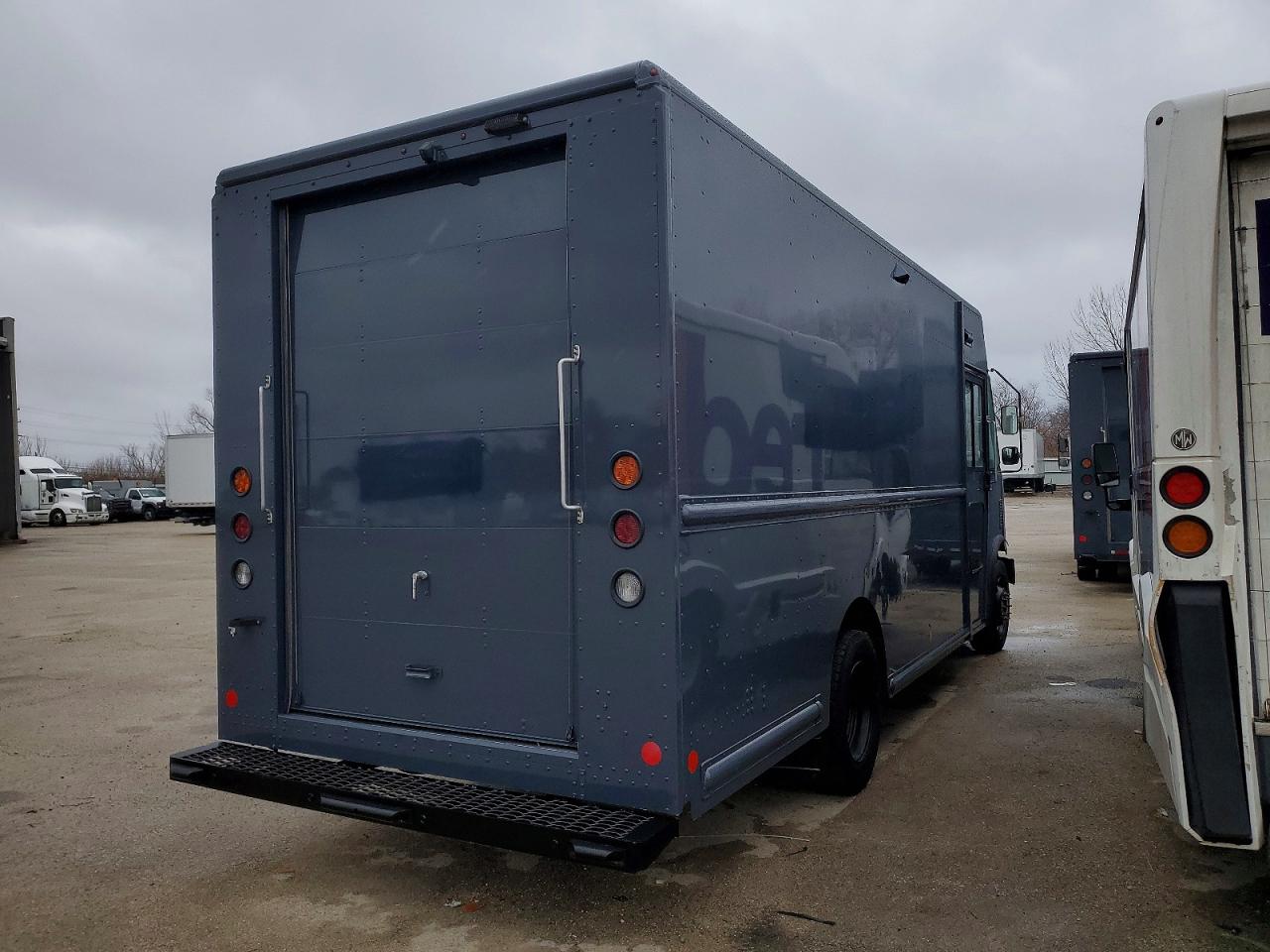 2020 FORD F59 photo 3