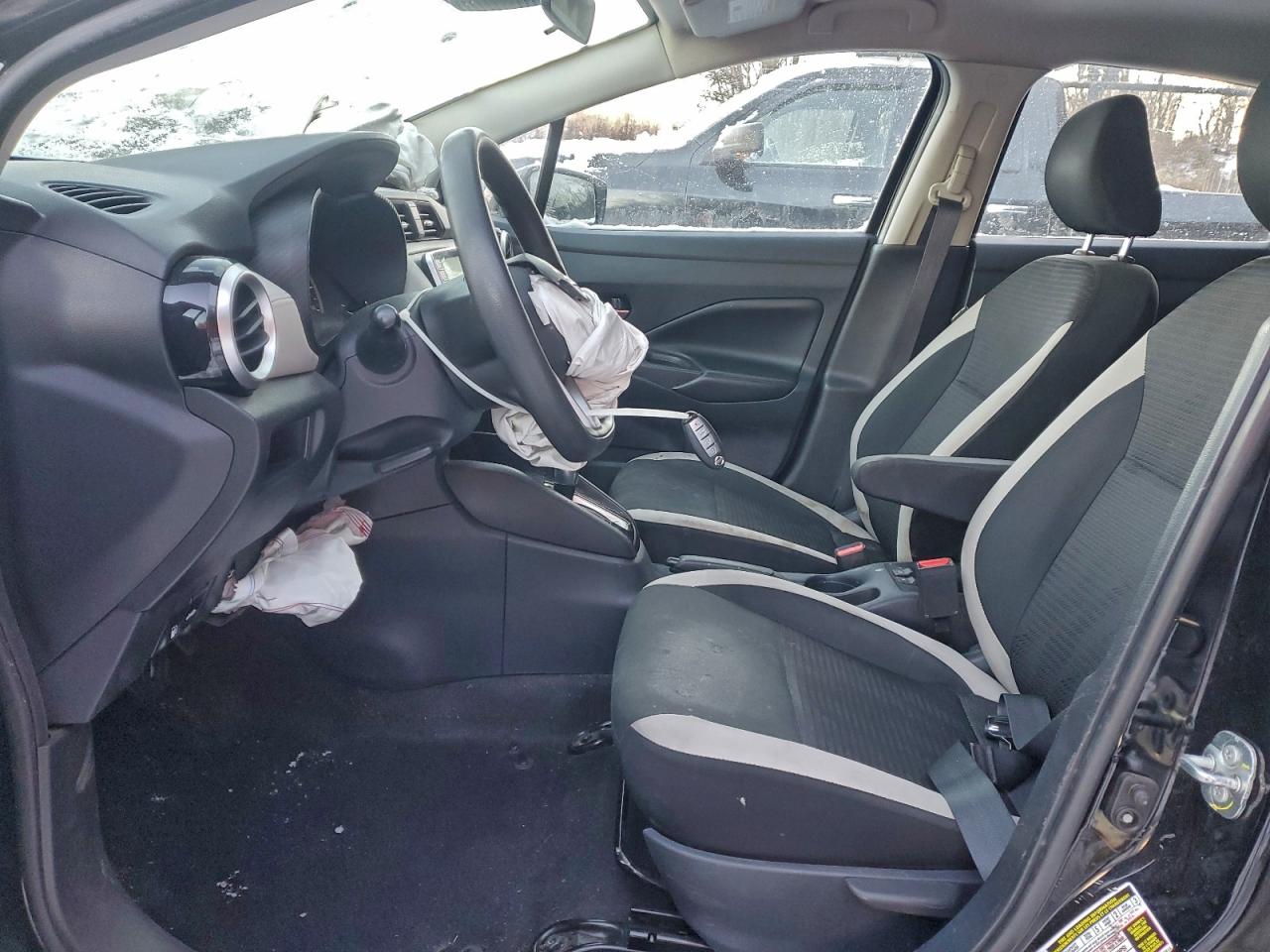 2020 NISSAN VERSA SV photo 13