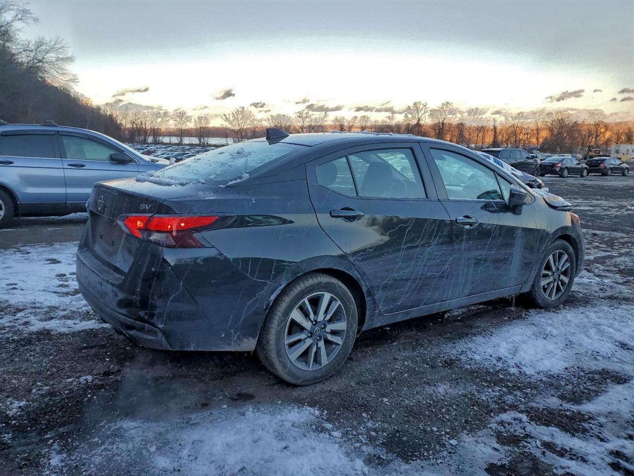 2020 NISSAN VERSA SV photo 5