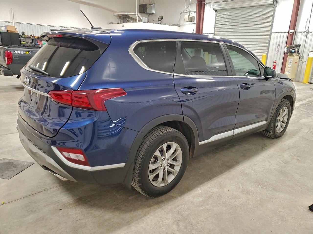 2019 HYUNDAI SANTA FE SE photo 3