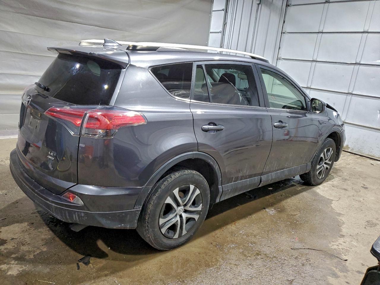 2018 TOYOTA RAV4 LE photo 3
