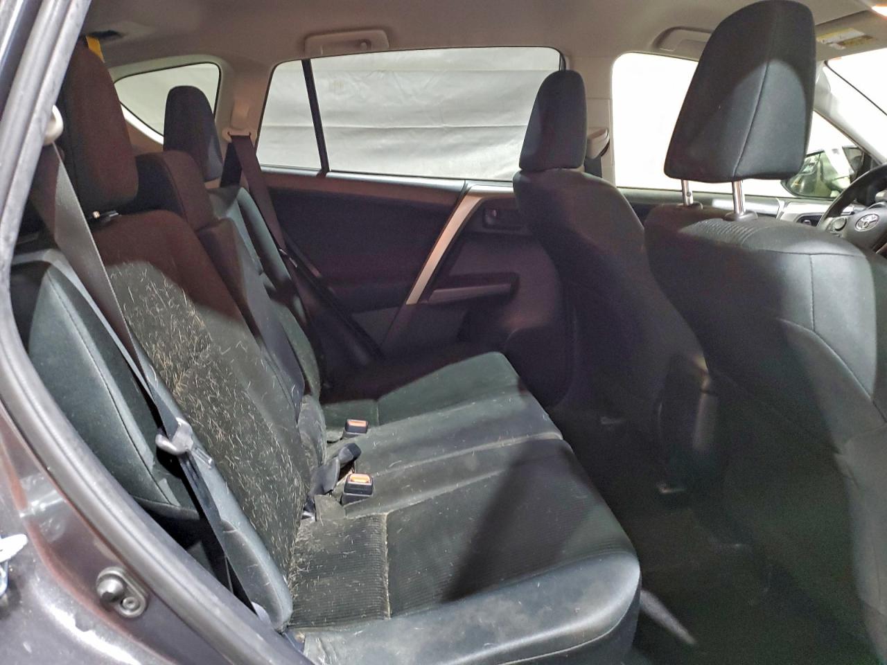 2018 TOYOTA RAV4 LE photo 11