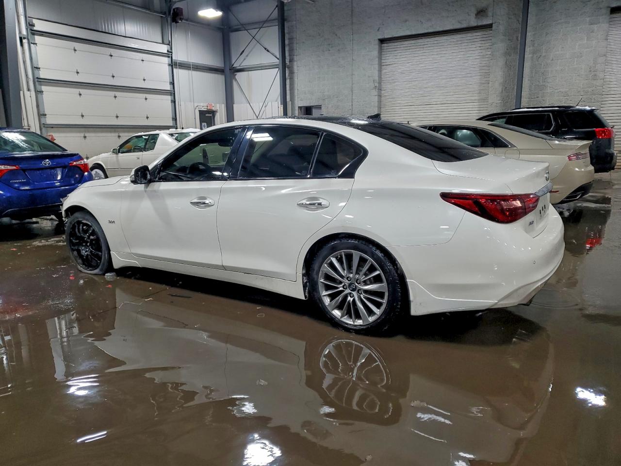 2018 INFINITI Q50 LUXE photo 2
