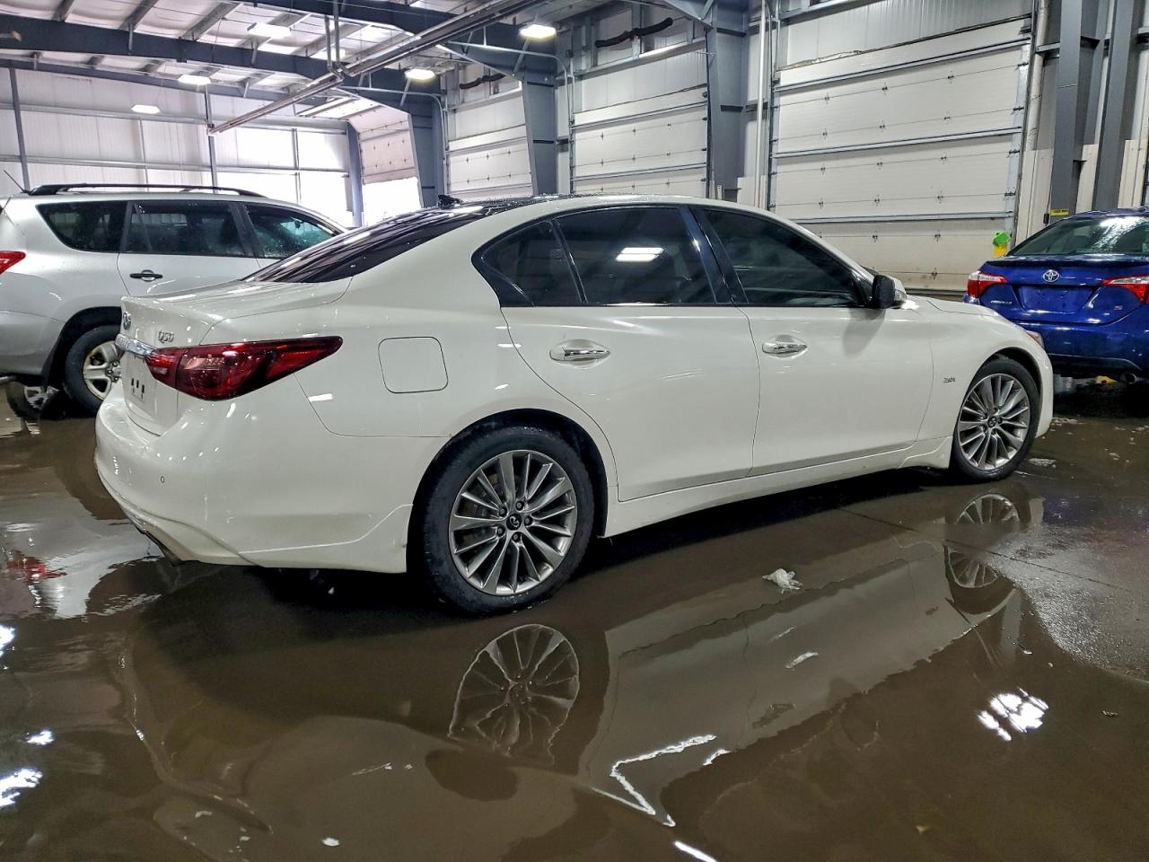 2018 INFINITI Q50 LUXE photo 3