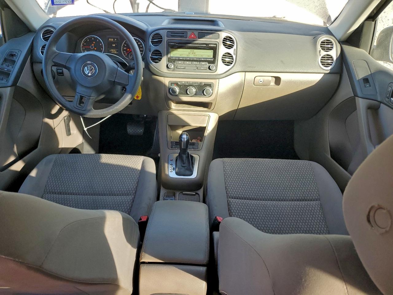 2011 VOLKSWAGEN TIGUAN S photo 8