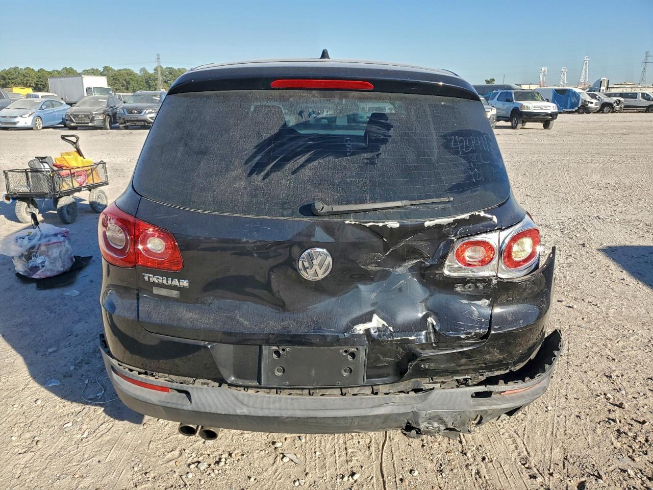 2011 VOLKSWAGEN TIGUAN S photo 6