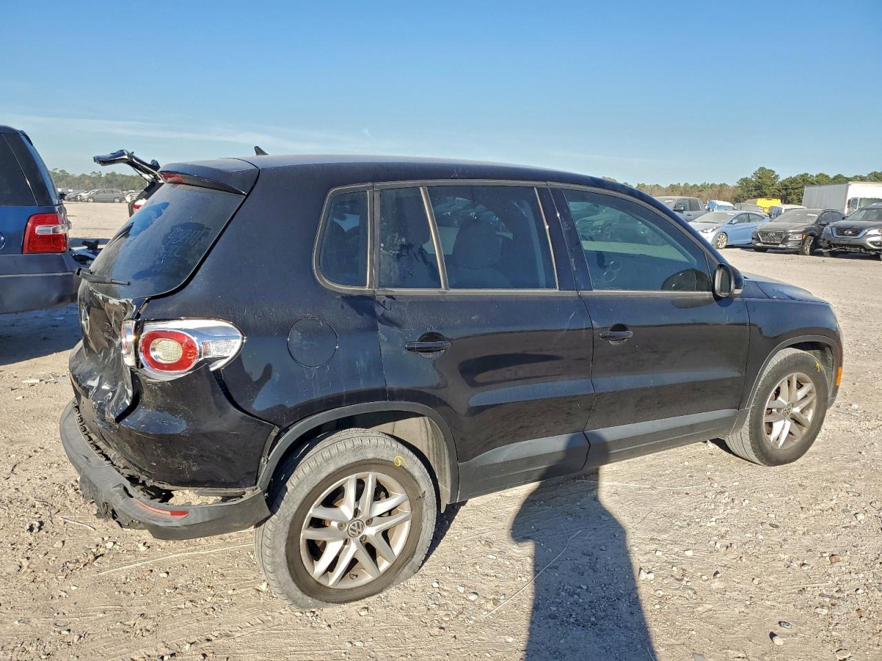 2011 VOLKSWAGEN TIGUAN S photo 3