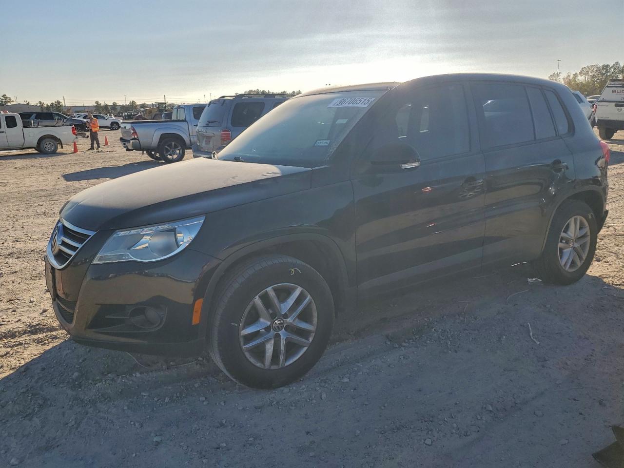 2011 VOLKSWAGEN TIGUAN