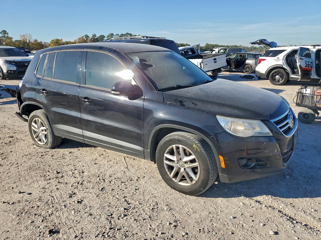 2011 VOLKSWAGEN TIGUAN S photo 4