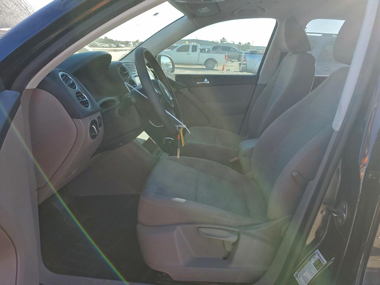 2011 VOLKSWAGEN TIGUAN S photo 7