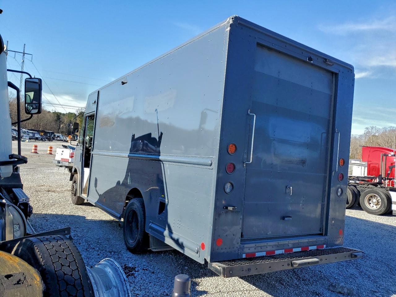 2020 FORD F59 DELIVERY TRUCK photo 2
