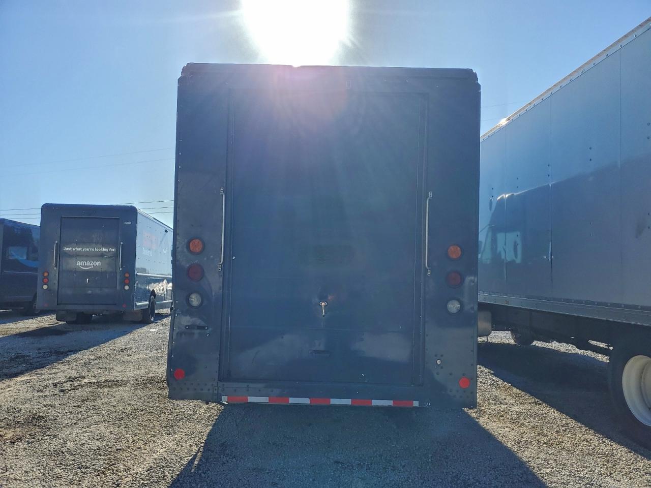 2020 FORD F59 DELIVERY TRUCK photo 6
