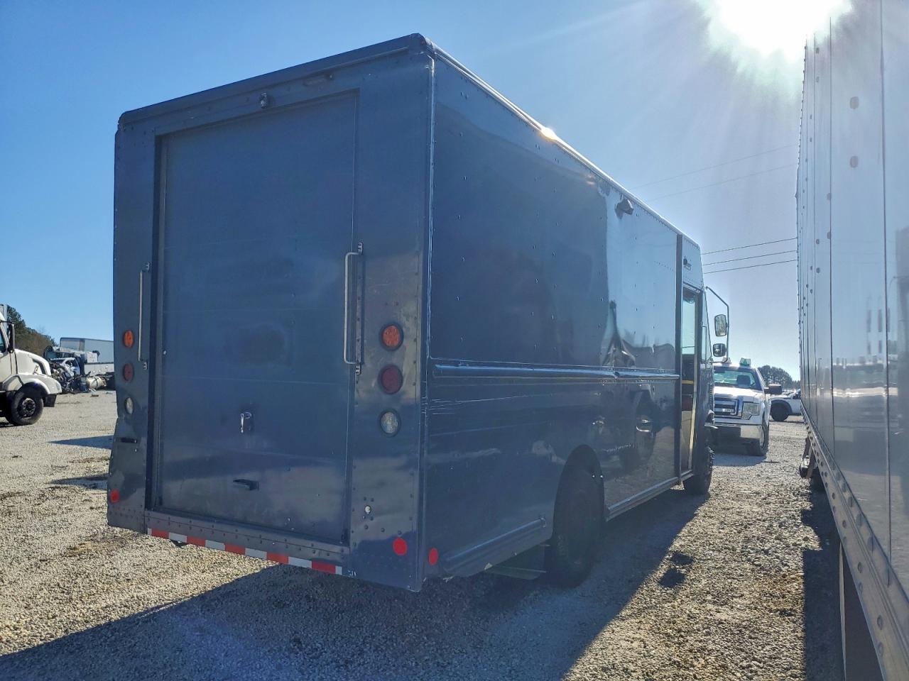 2020 FORD F59 DELIVERY TRUCK photo 3