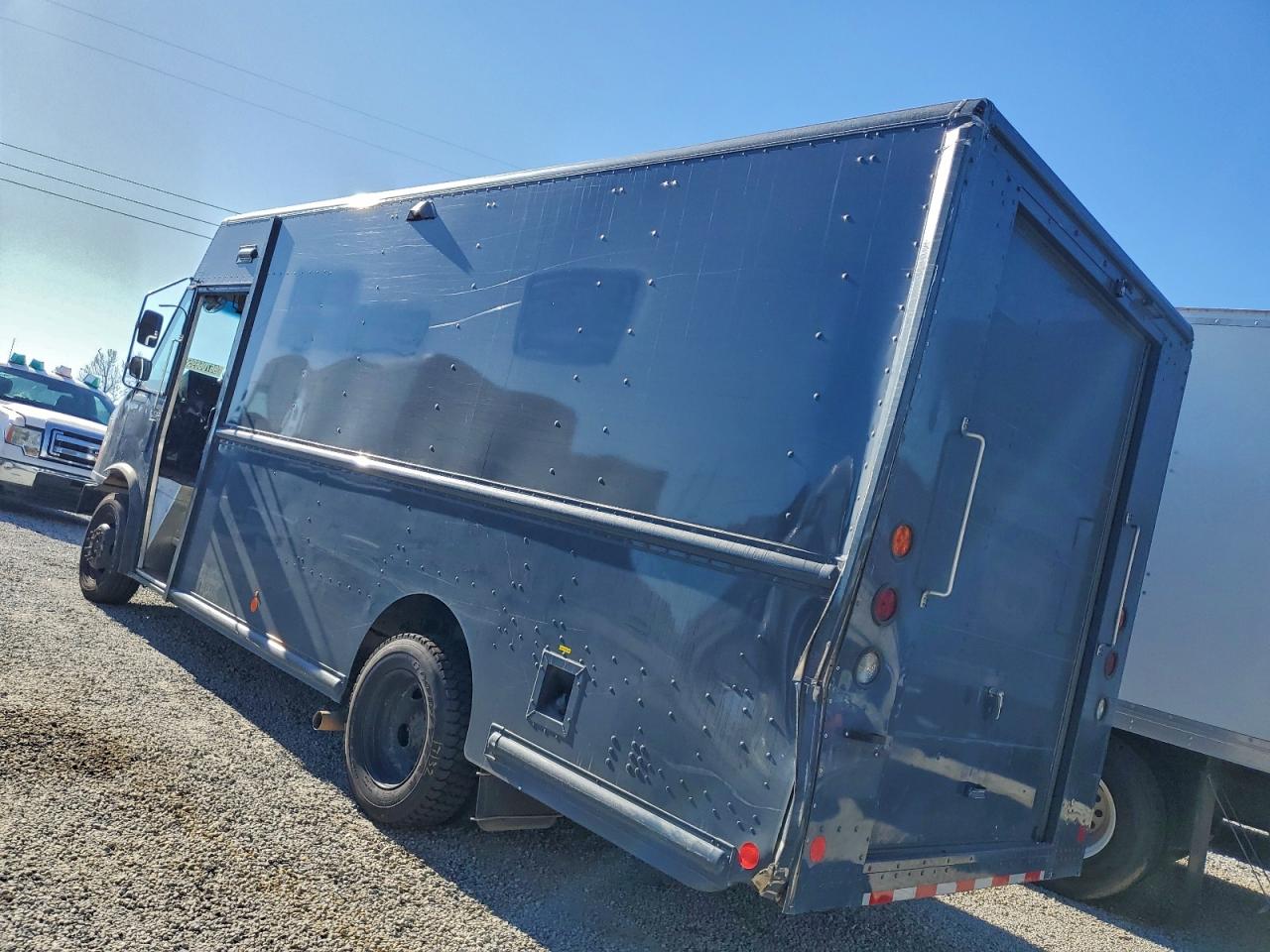 2020 FORD F59 DELIVERY TRUCK photo 2