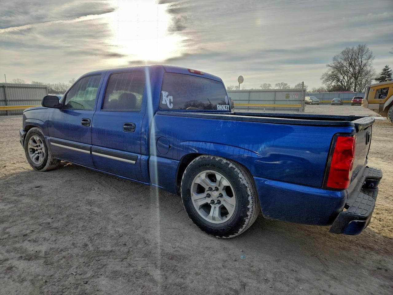 2004 CHEVROLET SILVERADO C1500 photo 2