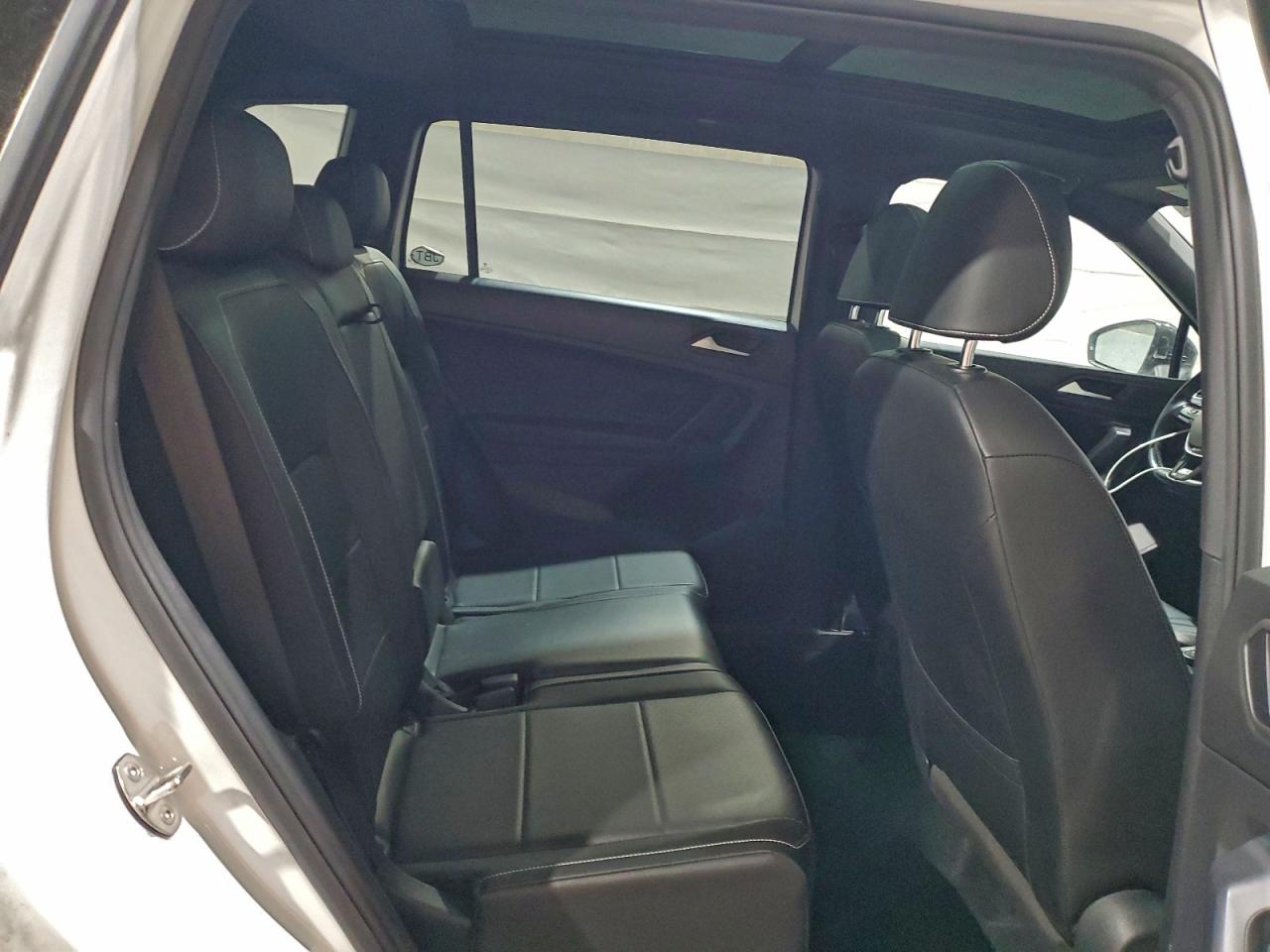 2021 VOLKSWAGEN TIGUAN SE photo 21