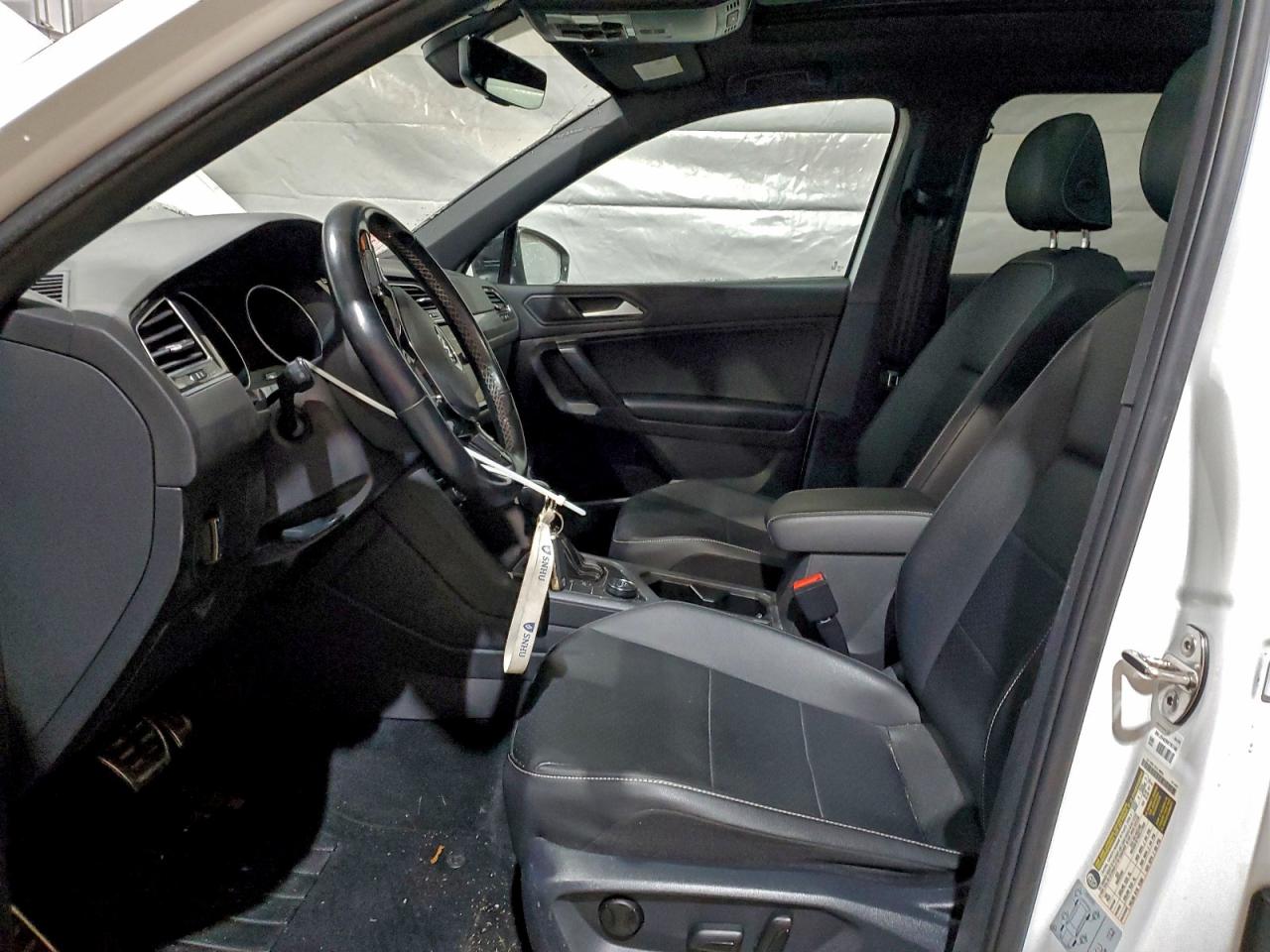 2021 VOLKSWAGEN TIGUAN SE photo 13