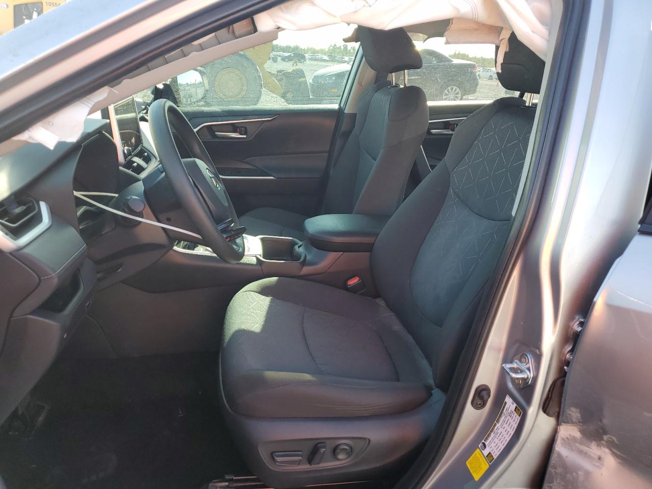 2025 TOYOTA RAV4 XLE photo 7